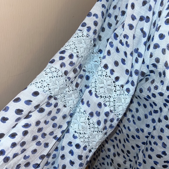 Plus Size Top - Picture 4 of 6